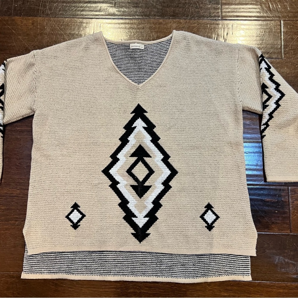 NWOT Woman’s Aztec Sweater super Soft